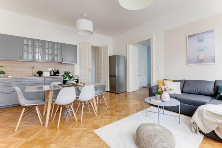 New & Cozy 3bds In Historical Center - S8 Prag