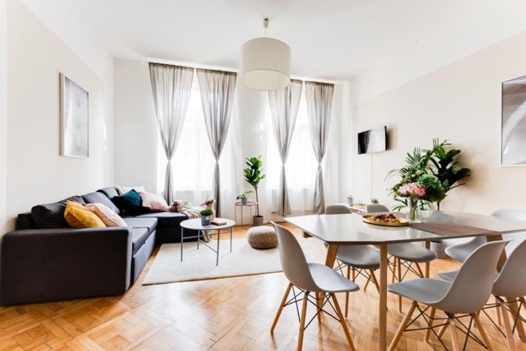 New & Cozy 3bds In Historical Center - S8 * Prag