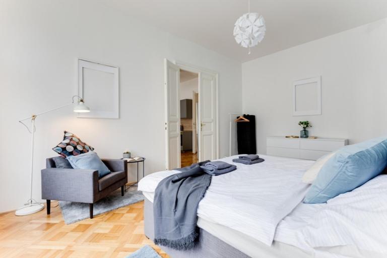 New & Cozy 3bds In Historical Center - S8 * Prag